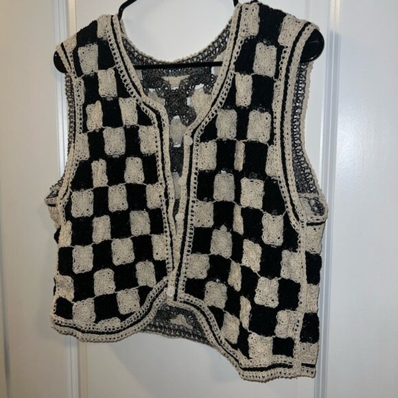 SHEIN Black and Cream Crochet Vest - Picture 1 of 3